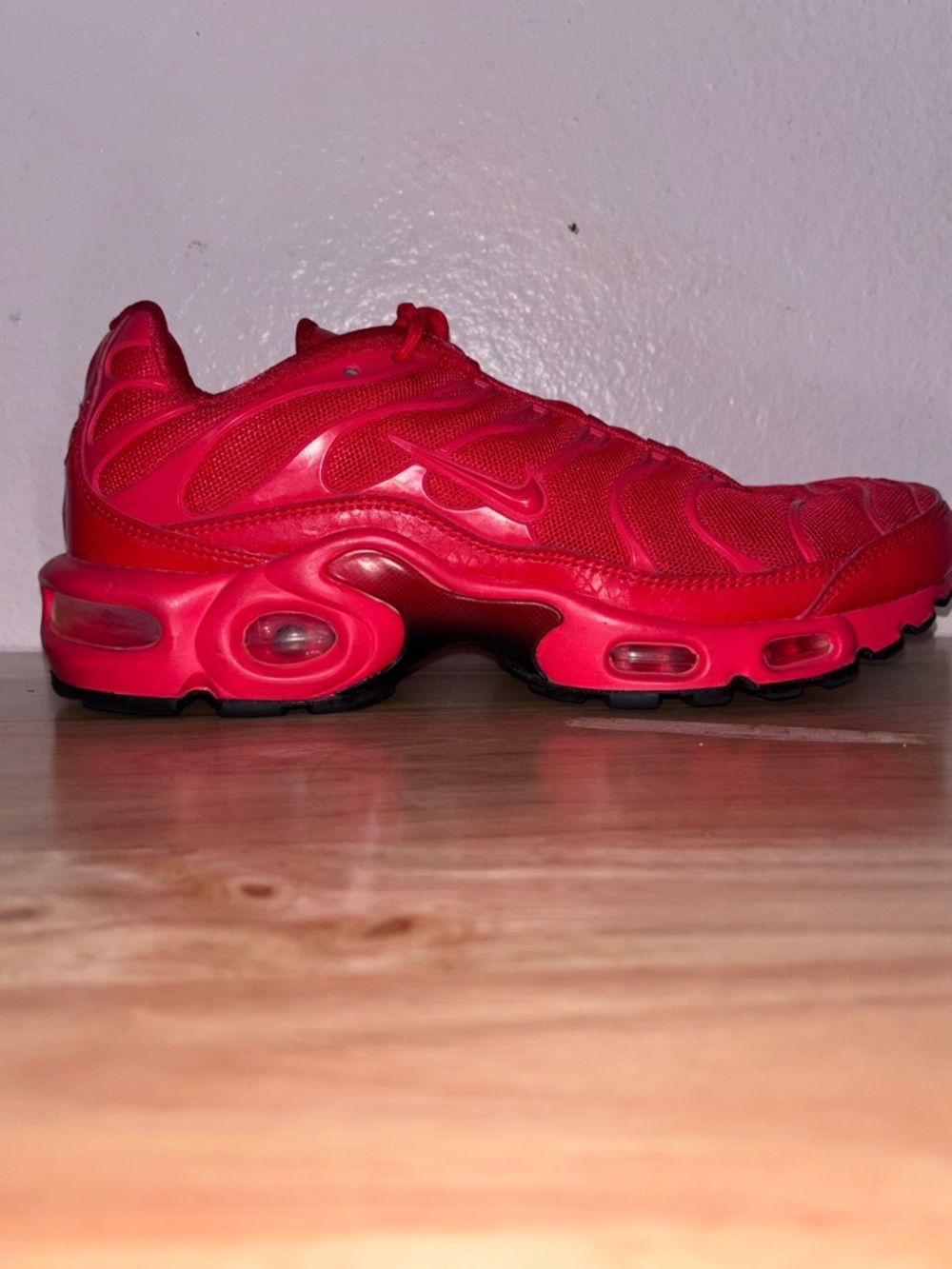 Nike Air Max Plus TN Light Crimson/ Iniveraity Red AV8424-600, Woman’s Size 6.5